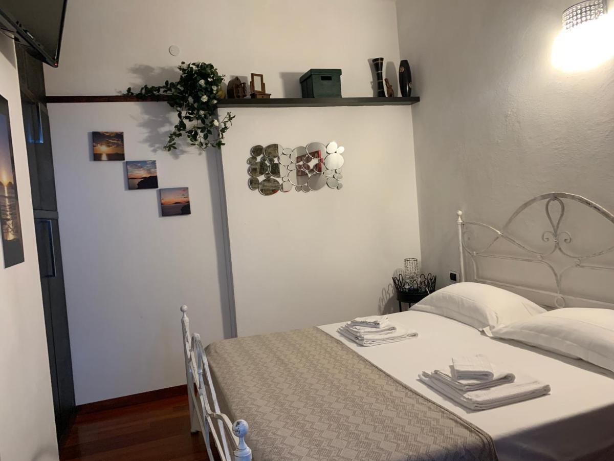 Il Giardino Segreto Hotel Теларо Екстериор снимка